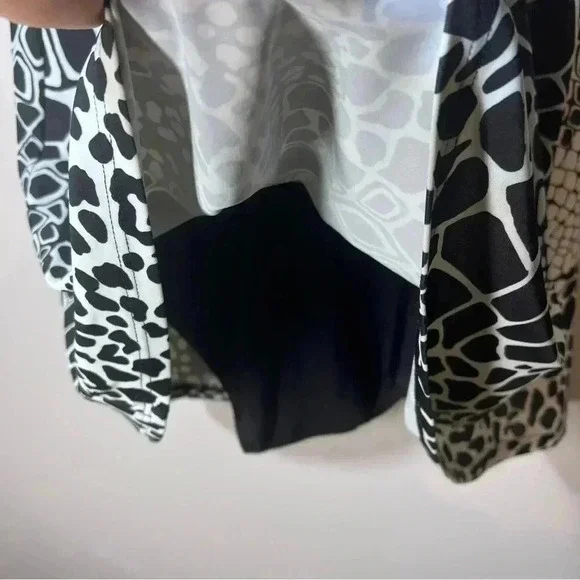 Croft & Barrow V tiered swimwear swim dress black/whit animal print size 10 - Picture 4 of 8